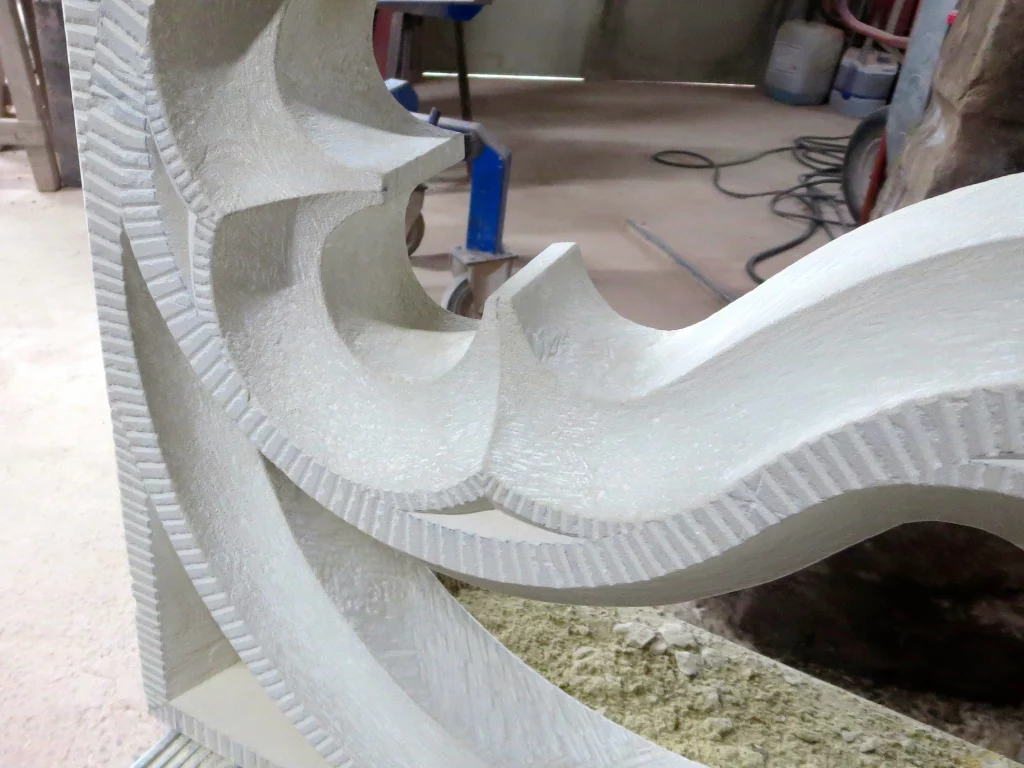 Eine Detailaufnahme eines Ornaments in der Werkstatt.