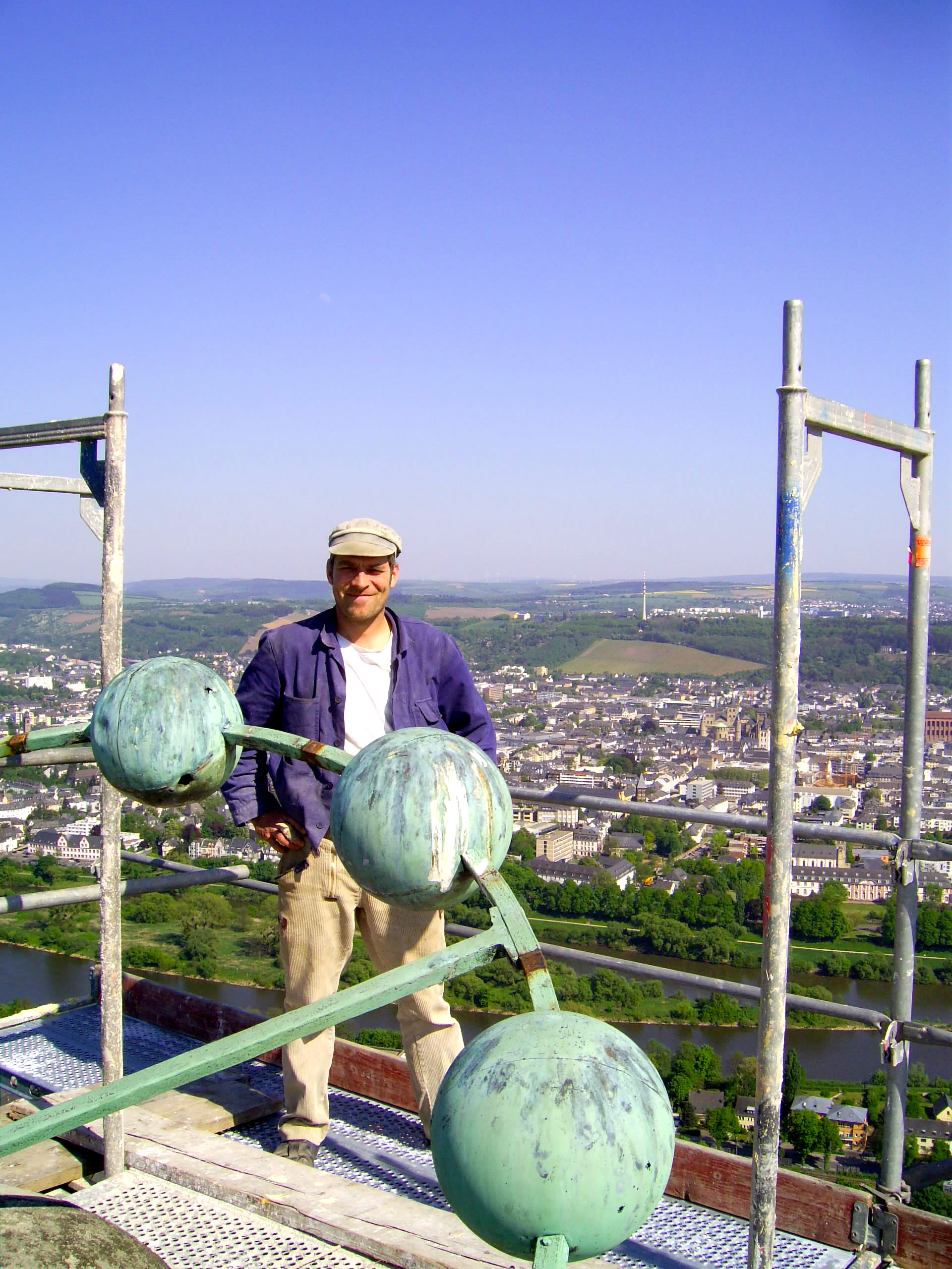 Eine Aufnahme der Aussicht vom Gerüst aus an der Mariensäule auf Trier.