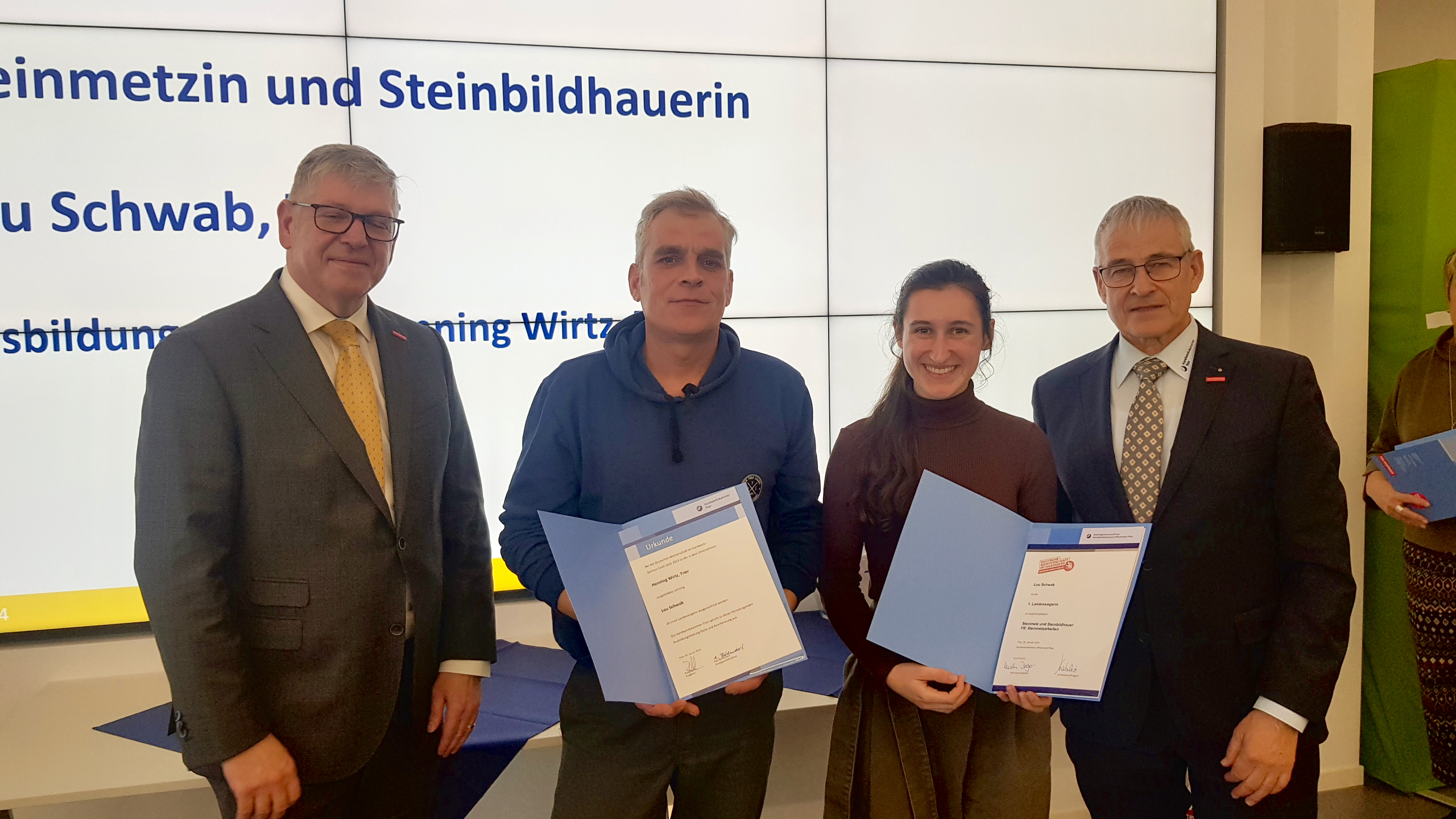 Ehrung von Lou Schwab zur Landessiegerin 2024.