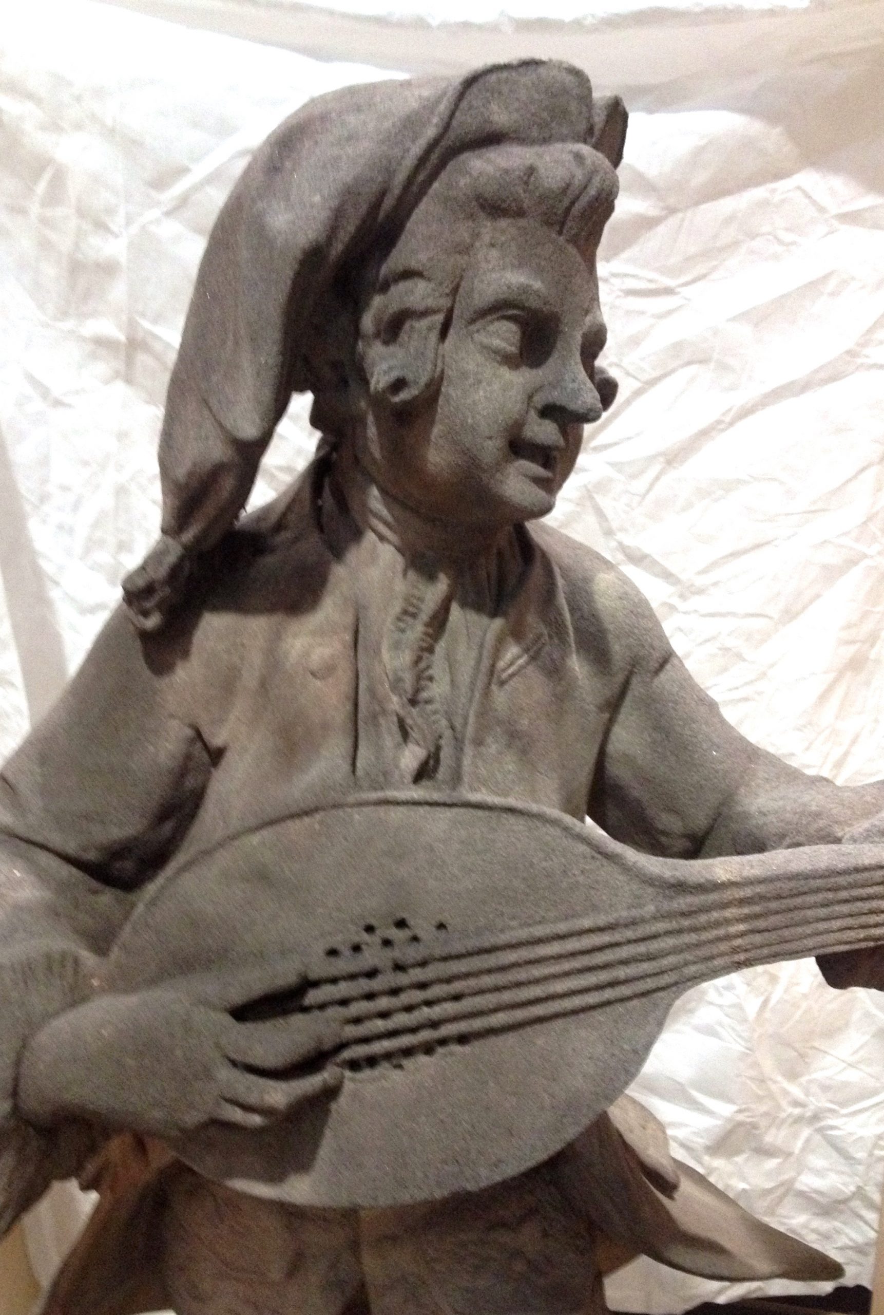 Der restaurierte Gitarrist der Tietz Musikanten.